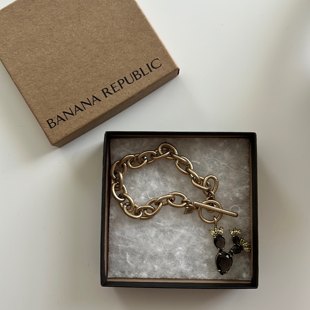 BRAND NEW WITH BOX banana republic cactus stone bracelet